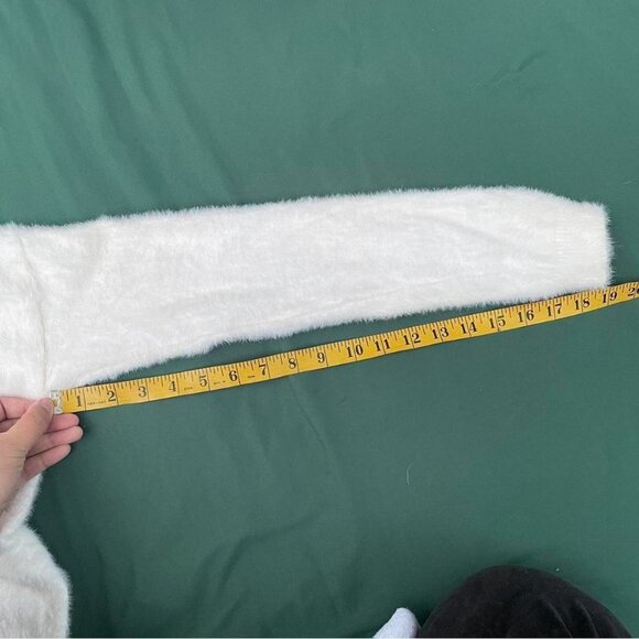 Forever 21 White Fuzzy Soft Vneck Long Sleeve Cropped Sweater Size S Fall Autumn - Picture 5 of 5